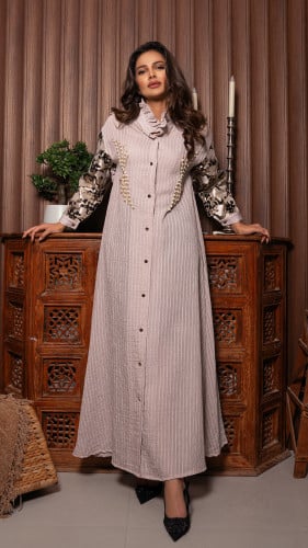 جلابية بتطريز على الاكتاف والاكمام