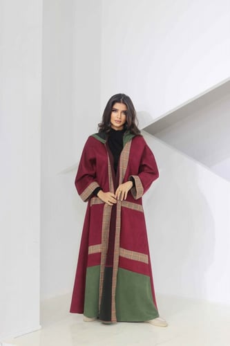 جاكيت عنابي بقبعه