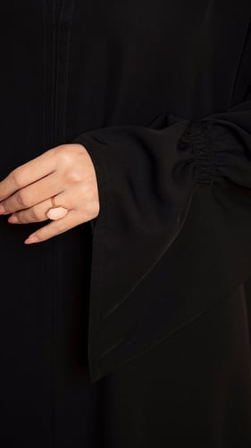 عباية بمطاط زم على الجوانب والاكمام