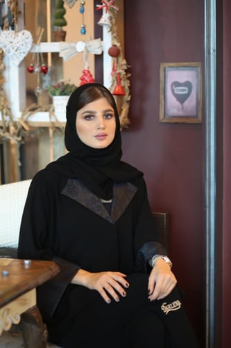 عباية رسمية بياقة عريضه