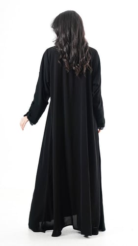 عباية باكمام دانتيل مزينة بلولو اسود
