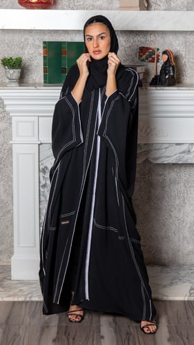 عبايه بخطوط بيضاء وطقطق واحد