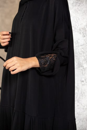 عبايه بكسرات سفليه و كم دانتيل