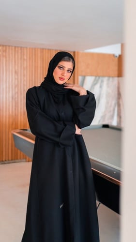 عباية بجيوب من الأمام