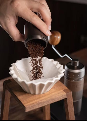 مطحنة قهوة يدوية من HiBREW مطحنة يدوية من الألومني...