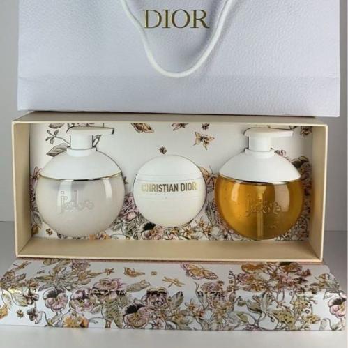 Dior's new exclusive collection with its accessories