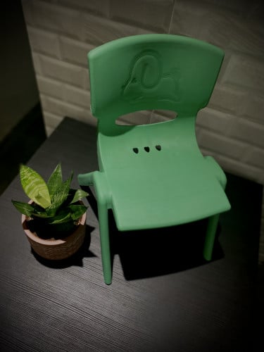 كرسي اطفال بلاستيكي اخضر