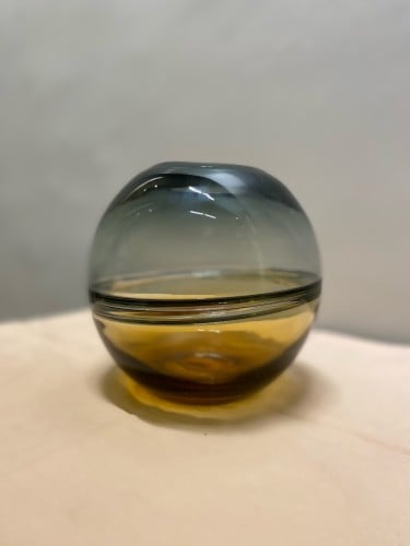 فازة زجاجية دائرية