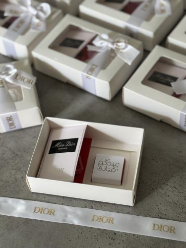 عطر مس ديور عينة 1 مل مع قطعة شوكلاته -١10 حبات