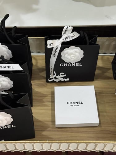 مرايا شانيل مع كيس - منتج أصلي