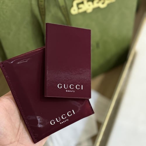 شنطة قوتشي مع مرايا وعطر 10 مل وكيس قوتشي الاخضر -...