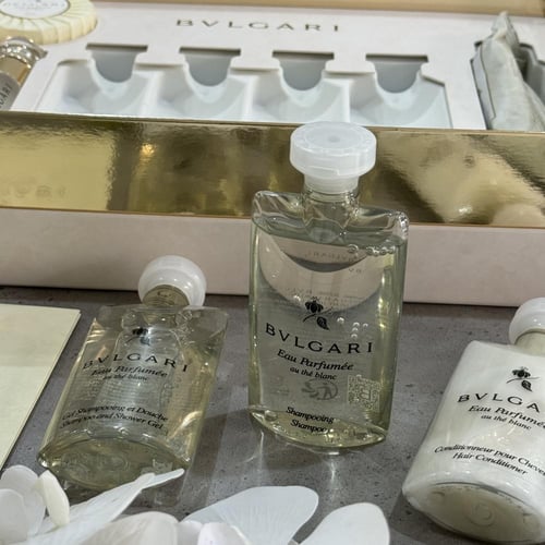 مجموعة السفر والهدايا البيضاء من بولغاري-منتج أصلي...