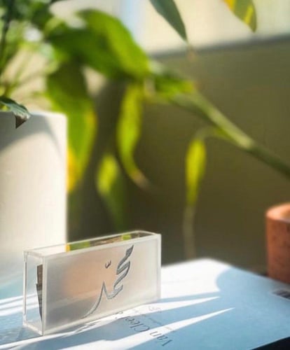 عود فيتنامي مع علبة اكريلك -12 حبة