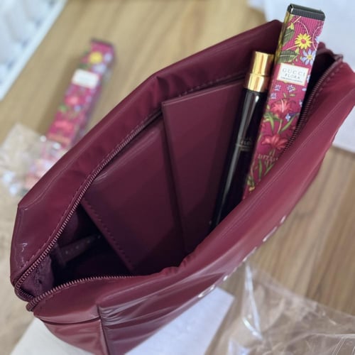 شنطة قوتشي مع مرايا وعطر 10 مل وكيس قوتشي الاخضر -...