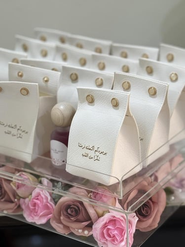 شنطة جلد بتعبئة عطر 30 مل - 12 حبة