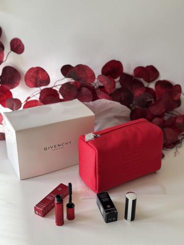 شنطة جيفنشي لون أحمر اصليه