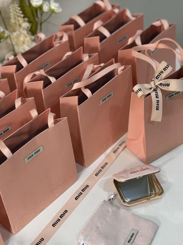 مرايا ميو ميو مع كيس وشريطة