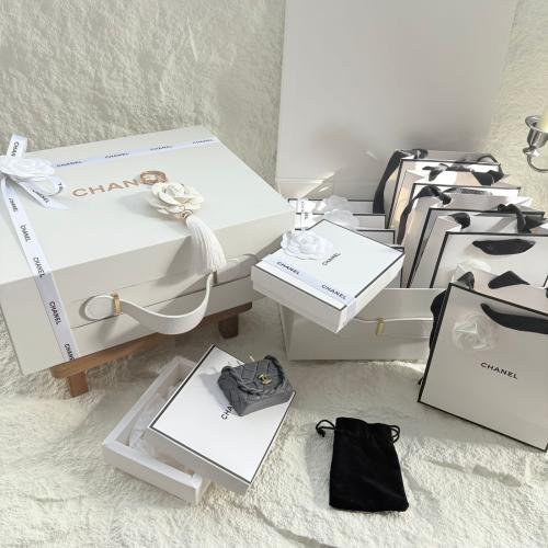 بوكس شانيل الفاخر ( 10 قطع من شانيل ) مثالي للهداي...