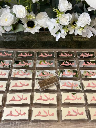 عود فيتنامي مع علبة اكريلك -12 حبة