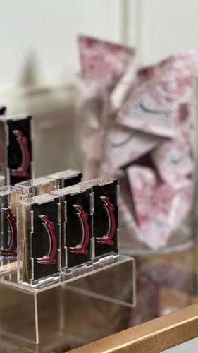 عود فيتنامي مع علبة اكريلك -12 حبة