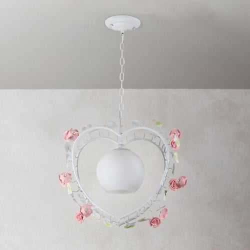 ثريا بناتي راقية شكل قلب مزين بالورود