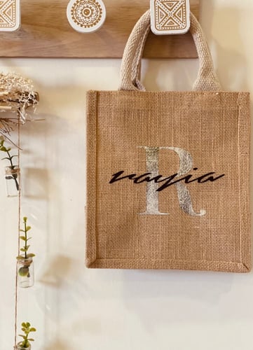 شنطة مقاس صغير الاسم + الحرف