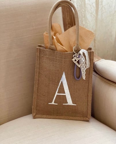 شنطة من الجوت مقاس S الاسم او الحرف فقط