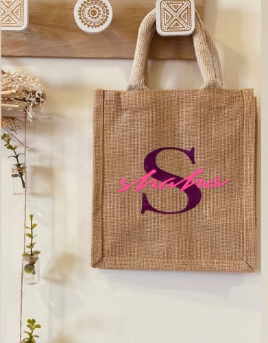 شنطة مقاس صغير الاسم + الحرف