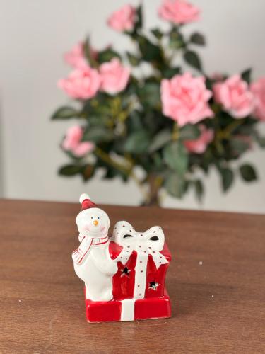 مجسم تفاحة فاخرة بورقة ذهبية