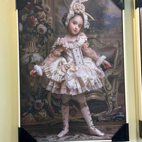 لوحة الطفلة الأرستقراطية الكلاسيكية