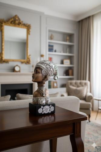 تمثال المرأة الأفريقية مقاس 15.5*8*25.5