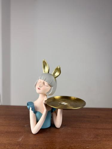 طبق تقديم بشكل فتاة