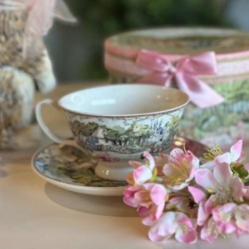 طقم فنجان وصحن كلاسيكي بلمسة خيالية – تصميم عربات...