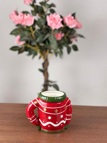 كوب شتوي الأحمر بزخارف نجمية