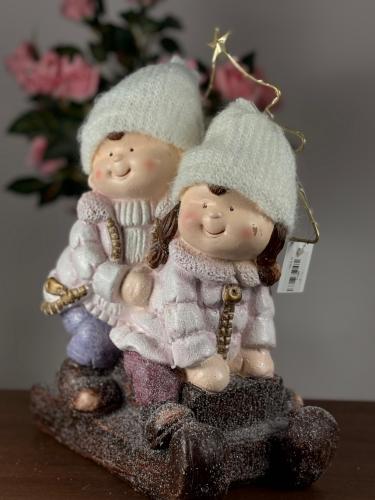 حذاء التزلج الأحمر المزخرف