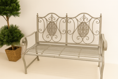 كنبة معدنية كلاسيكية بتصميم زخرفي مزدوج