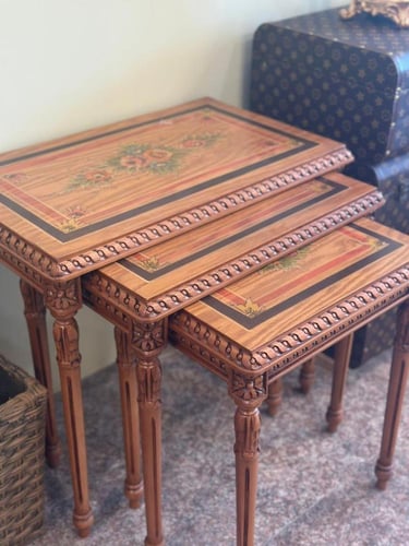 طاولات خدمه