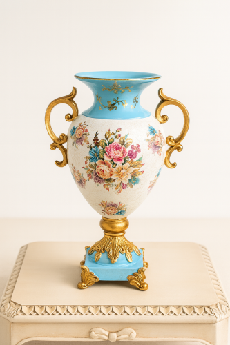 مزهرية فاخرة بزخارف زهرية وقاعدة ذهبية