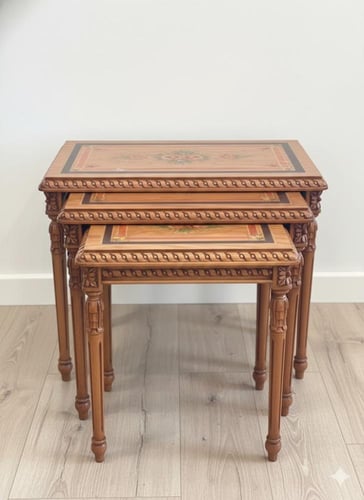 طاولات خدمه