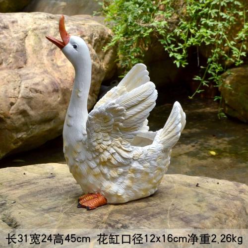 ديكور حديقة بشكل اوزة