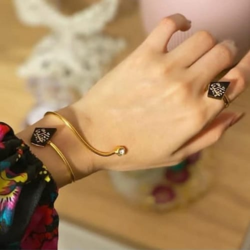 أسوارة وخاتم