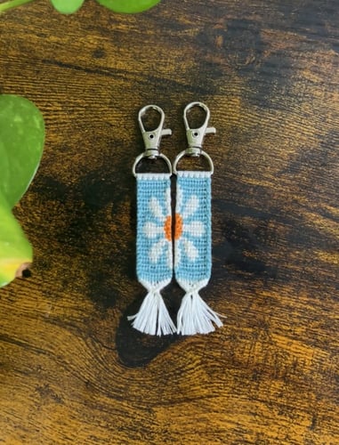 ميداليتين وردة