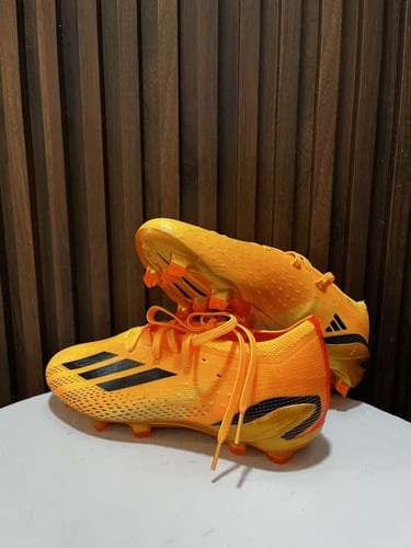 حذاء كرة قدم-اديداس لدى متجر aziz sports