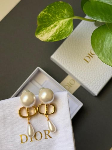 حلق ديور لؤلؤ ابيض