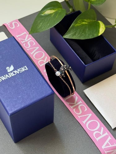 اسورة سوارفسكي