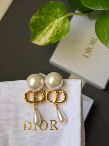 حلق ديور لؤلؤ ابيض