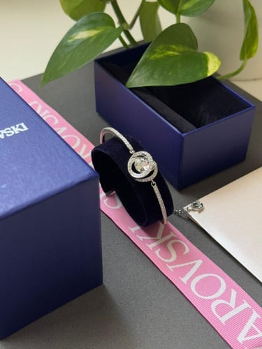 اسورة سوارفسكي