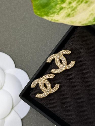 حلق شانيل ذهبي