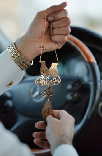 تعليقة بحفر الايادي ماسكة يد بعض