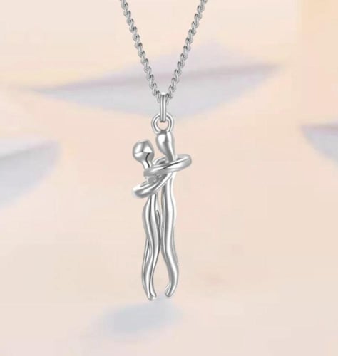 سلسال العناق ( ليحتضنك دائما بدلاٌ عني )